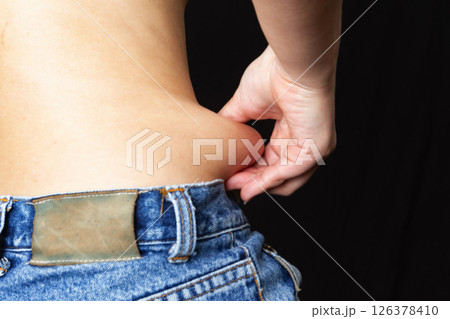 若い日本人女性のウエスト 若い日本人女性のウエスト 126378410