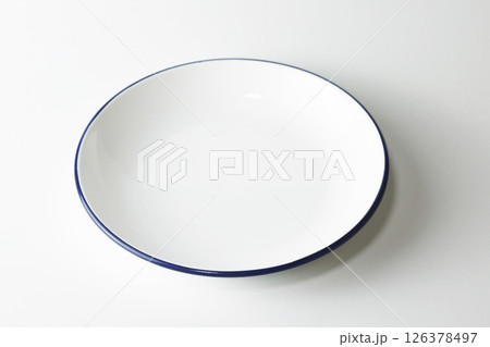 白い皿 126378497