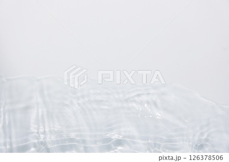 白背景に水 白背景に水 126378506