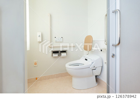 トイレ　病室　高齢者住宅 126378942