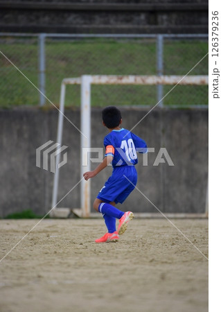 サッカー試合、小学生 126379236