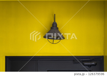 神戸北野坂　黄色い壁のおしゃれな店 126379596