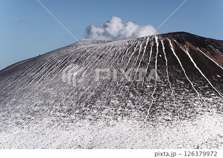 浅間山　雪山の風景 126379972