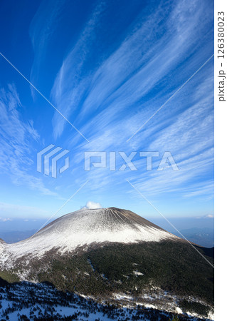 浅間山　雪山の風景 126380023