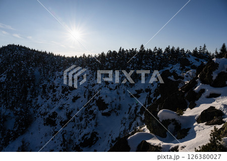 雪山の風景 浅間山の外輪山 雪山の風景 浅間山の外輪山 126380027