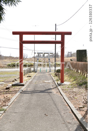 春の北海道函館市で東山八大龍神境内の風景を撮影 126380337