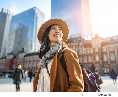 東京観光　女性　ポートレート 126381011