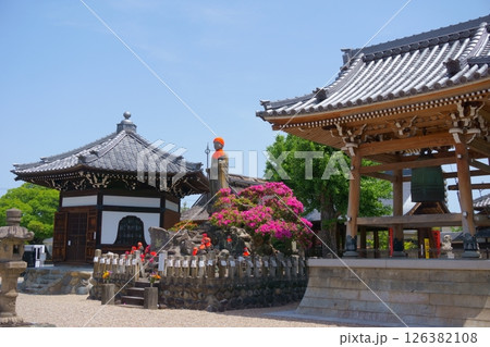 荒子観音　六角堂・地蔵塚・鐘楼　尾張四観音 126382108