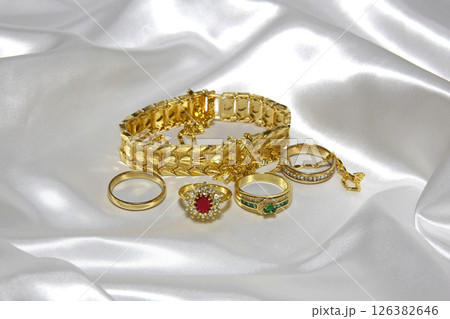 金　ジュエリー　宝石　買取　ビジネス 126382646