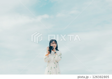 シャッターを切る瞬間、穏やかな風景と共に 126382805