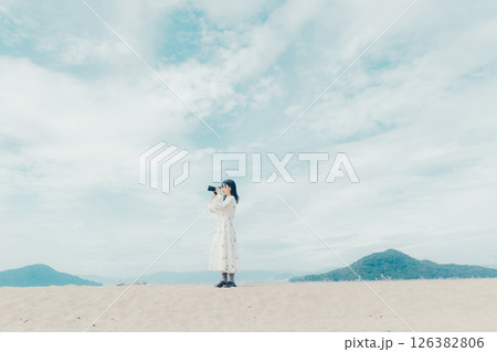 シャッターを切る瞬間、穏やかな風景と共に シャッターを切る瞬間、穏やかな風景と共に 126382806