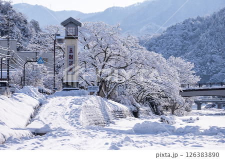 雪景色の三朝温泉 126383890