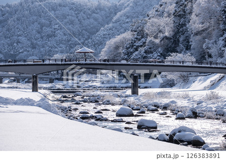 雪景色の三朝温泉 雪景色の三朝温泉 126383891