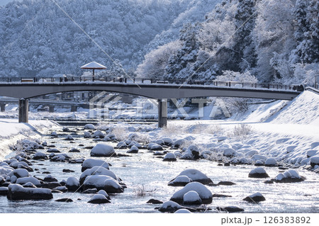 雪景色の三朝温泉 雪景色の三朝温泉 126383892