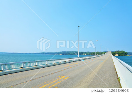石川県　能登半島　青空の能登島大橋 126384608