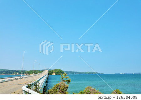 石川県　能登半島　青空の能登島大橋 126384609