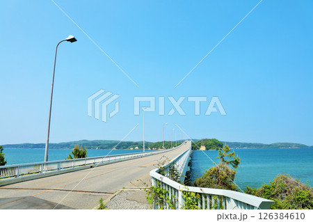 石川県　能登半島　青空の能登島大橋 126384610