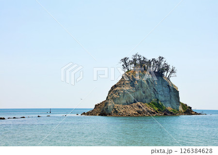 石川県 能登半島 青空の見附島 石川県 能登半島 青空の見附島 126384628