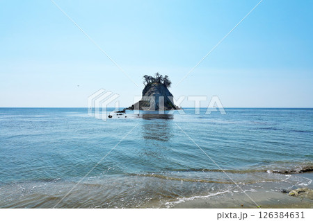 石川県 能登半島 青空の見附島 石川県 能登半島 青空の見附島 126384631