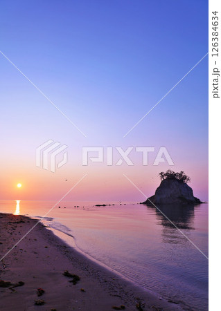 石川県 能登半島 夜明けの見附島 石川県 能登半島 夜明けの見附島 126384634