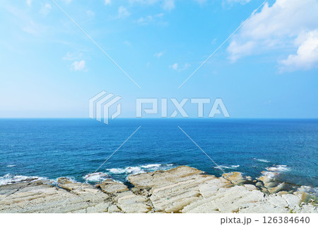 石川県 能登半島からの青空の日本海 石川県 能登半島からの青空の日本海 126384640