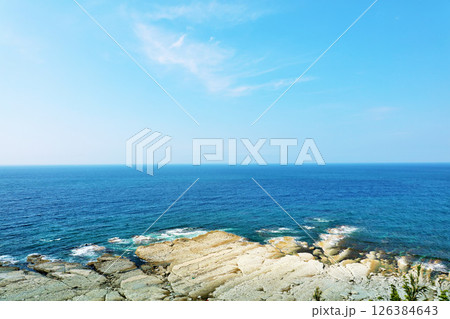 石川県　能登半島からの青空の日本海 126384643