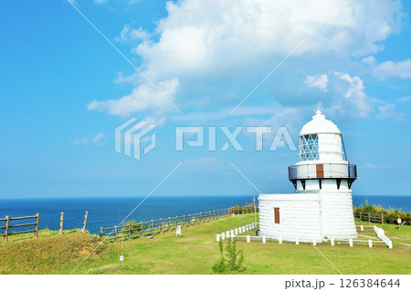 石川県　能登半島　青空の禄剛埼灯台 126384644