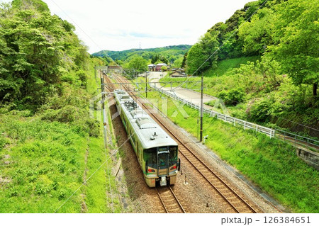 石川県　IRいしかわ鉄道線　走る電車 126384651