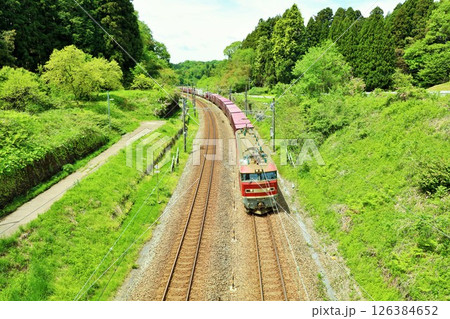 石川県　IRいしかわ鉄道線　走る貨物列車 126384652