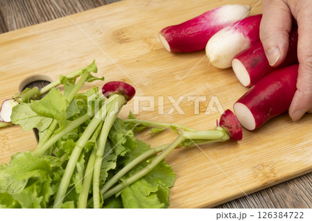 二十日大根の甘酢漬けを作る工程 ラディッシュの甘酢漬けを作る工程 二十日大根の甘酢漬けを作る工程 ラディッシュの甘酢漬けを作る工程 126384722