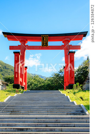 山形　出羽三山　湯殿山神社大鳥居 126384872