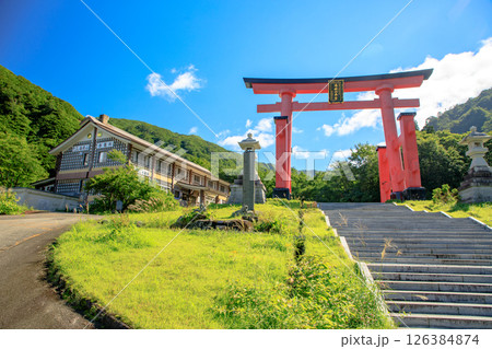 山形　出羽三山　湯殿山神社大鳥居 126384874