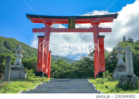 山形　出羽三山　湯殿山神社　大鳥居 126384902