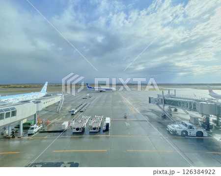 飛行機のある風景 飛行機のある風景 126384922