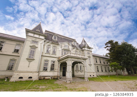 国の重要文化財 ルネッサンス様式の旧米沢高等工業学校本館 国の重要文化財 ルネッサンス様式の旧米沢高等工業学校本館 126384935