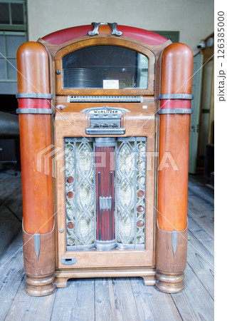 国の重要文化財　旧米沢高等工業学校本館の蓄音機 126385000