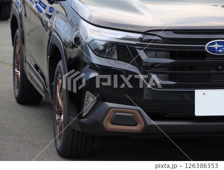 自動車イメージ　スバル6代目フォレスターのフロントマスク 126386353