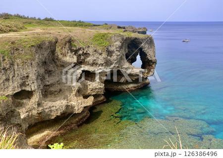 万座毛・まんざもう（沖縄県・恩納村） 126386496