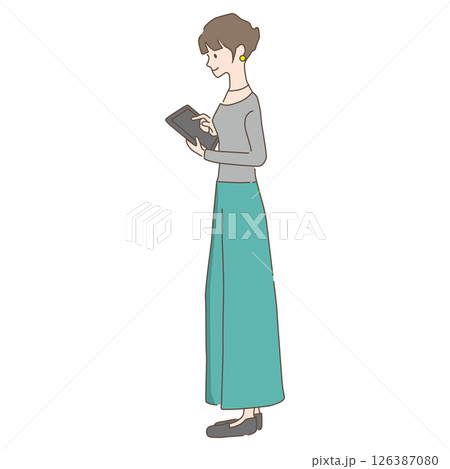 タブレットを見ている女性 126387080