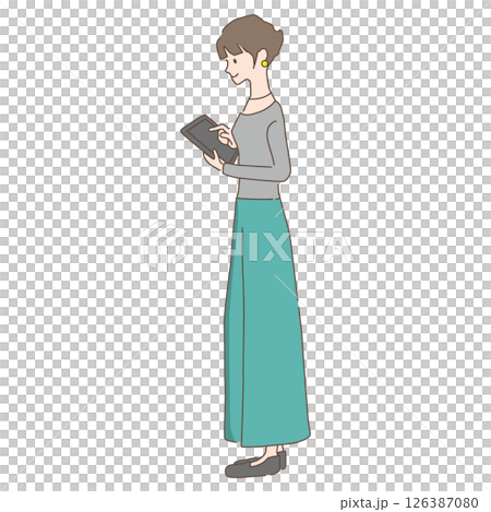 タブレットを見ている女性 126387080