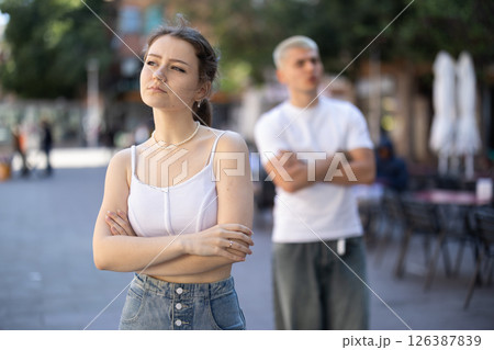 Angry interlocutors ignore each other, turn away in different directions. Husband and wife are in silent confrontation. Angry interlocutors ignore each other, turn away in different directions. Husband and wife are in silent confrontation. 126387839