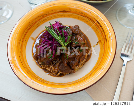 Traditional spanish dish Jarrete de ternera Traditional spanish dish Jarrete de ternera 126387912
