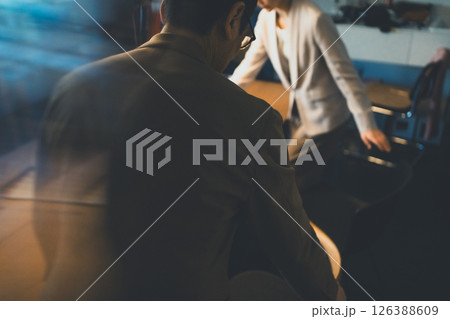 職場のミッドライフクライシス 126388609