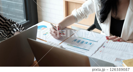 Young of Business People Meeting Conference Discussion Corporate Concept 126389087