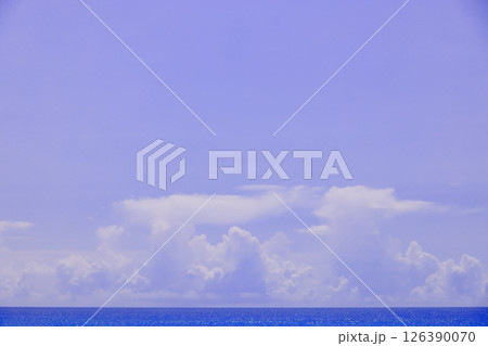 千葉県南房総市の和田浦海水浴場の青い海と空 126390070