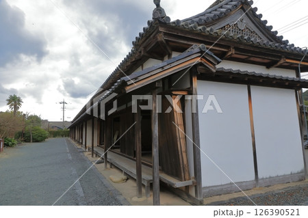 旧厚狭毛利家萩屋敷長屋の中庭の景色 旧厚狭毛利家萩屋敷長屋の中庭の景色 126390521