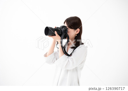 カメラを持つ女性 126390717