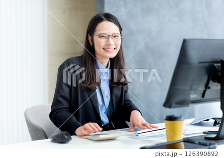 笑顔の建築士 笑顔の建築士 126390892