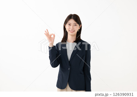 笑顔の女性 126390931