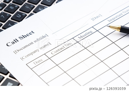 予約受付管理表(Call-Sheet)を記入して予約管理業務を行う 予約受付管理表(Call-Sheet)を記入して予約管理業務を行う 126391039